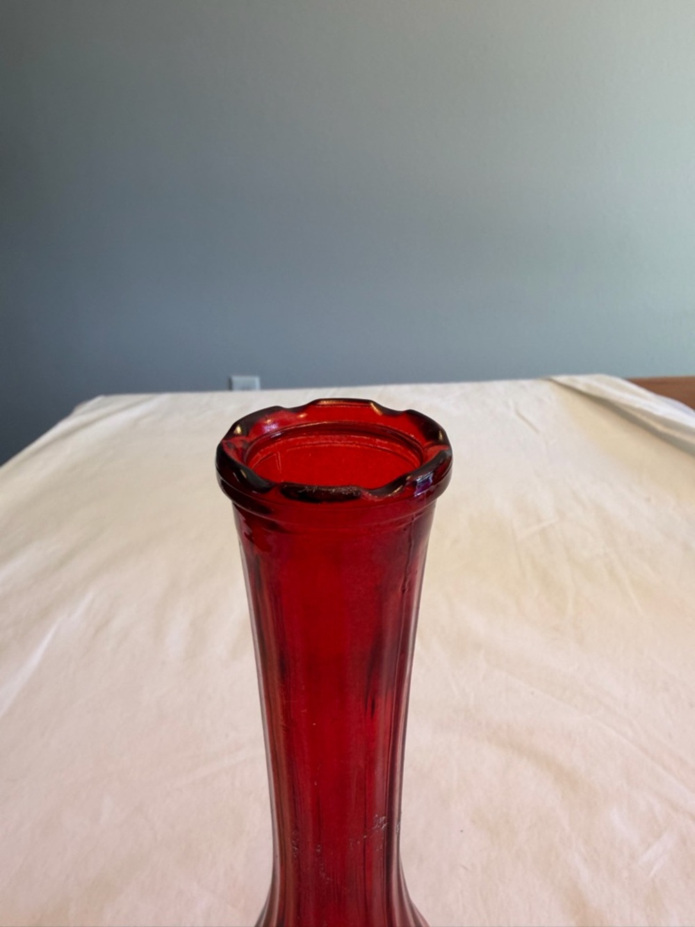Red Glass Bud Vase - Elegant Home Accent - Picture 4 of 6